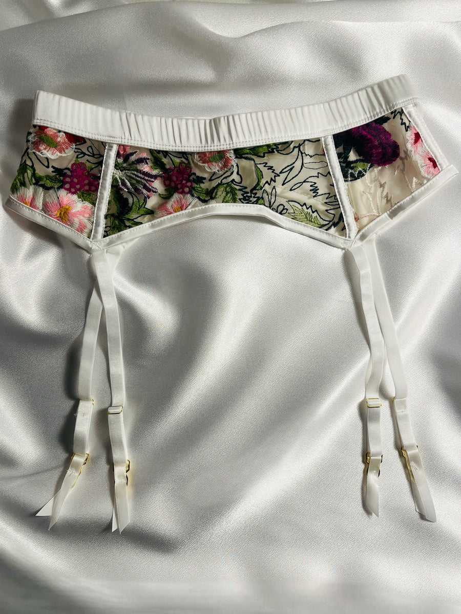 EMBROIDERED FLORAL GARTER BELT KILO BRAVA EMBROIDERED FLORAL GARTER BELT KILO BRAVA
