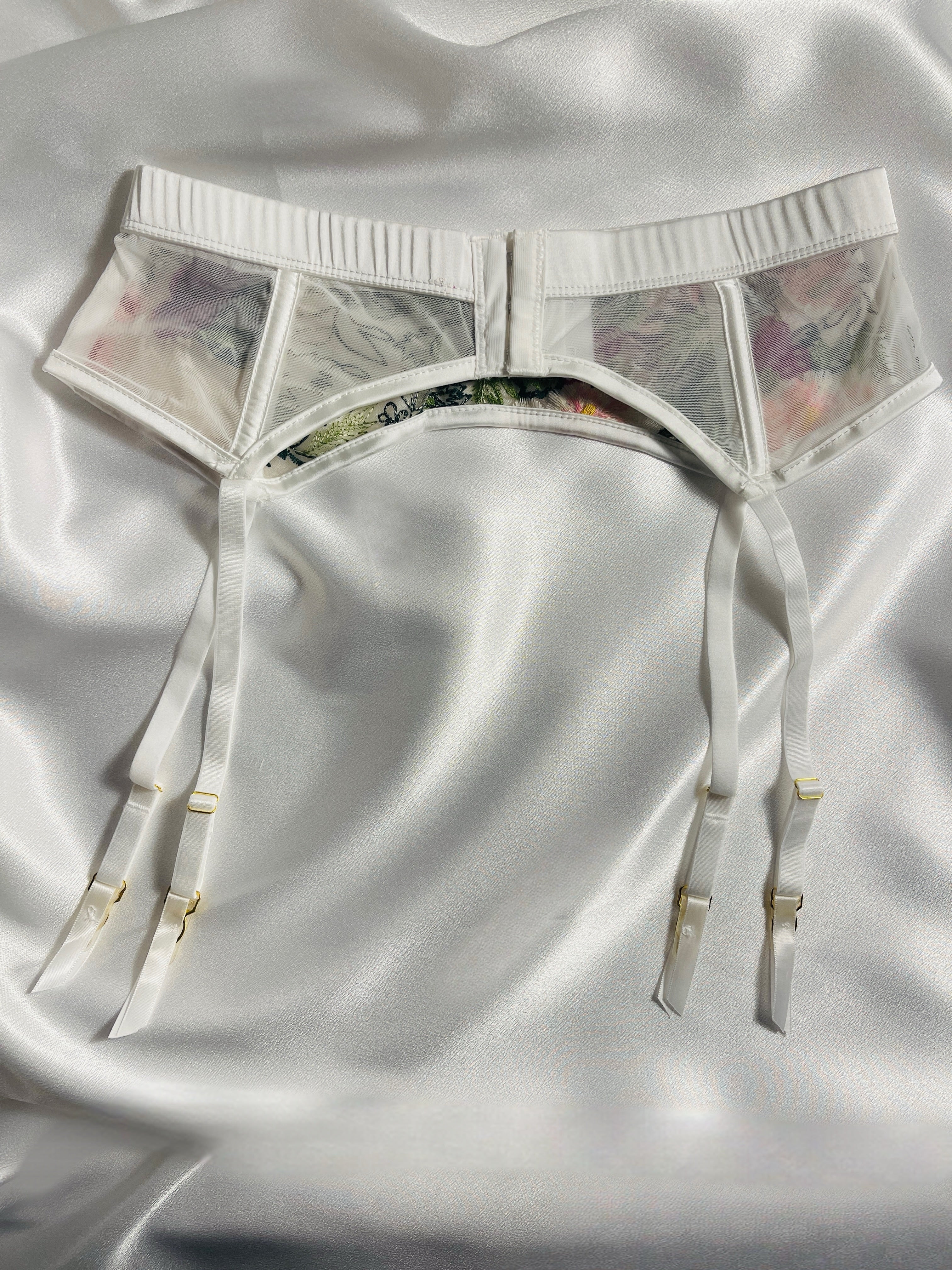 EMBROIDERED FLORAL GARTER BELT KILO BRAVA EMBROIDERED FLORAL GARTER BELT KILO BRAVA