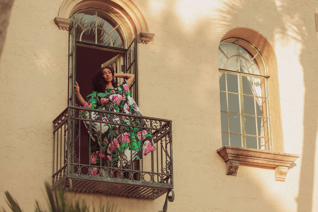 WOMAN IN CAFTAN